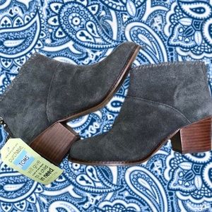 NWT grey tom boots
